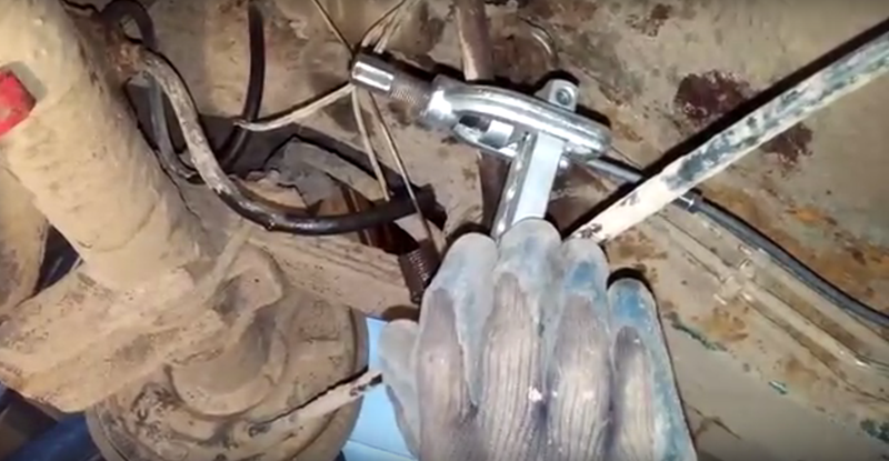 Illustration for article titled Here's How You Can Replace Your Rusty Brake Lines